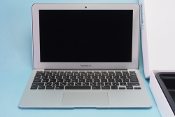 【新品同様】激安中古 MacBook Air MD711J/B Early 2014 (i5/4GB/SSD128GB/11.6)