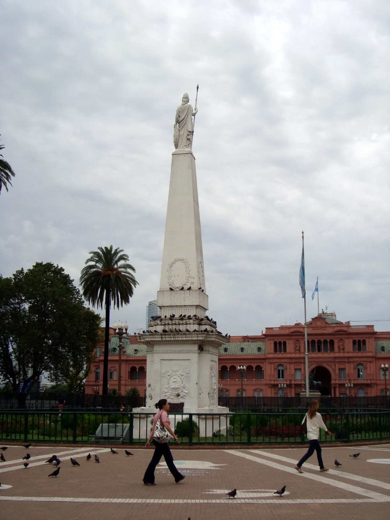 Fotografia de Piramide de Mayo en Plaza de Mayo